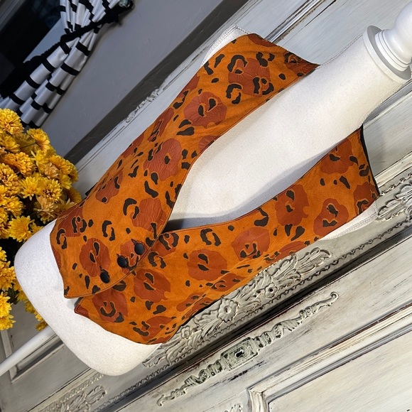 VINTAGE Don’t Stop Pumpkin Orange Leopard Print Suede Vest - Picture 3 of 10